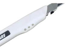 CUTTER ENGORNOMICO OVERCARS 9ML 30 GRADOS en internet