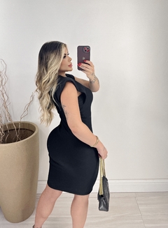Vestido ombreira em malha twill na internet
