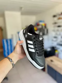 ADIDAS FORUM NEGRAS - VALDEZ IMPORTACIONES