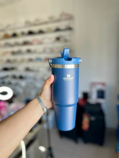 VASO STANLEY TERMICO NUEVO CON DOBLE PICO 900 ML en internet