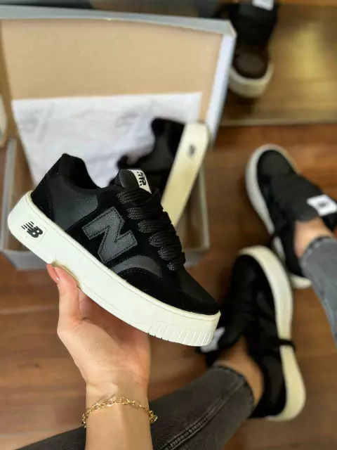 Tênis NB New Black