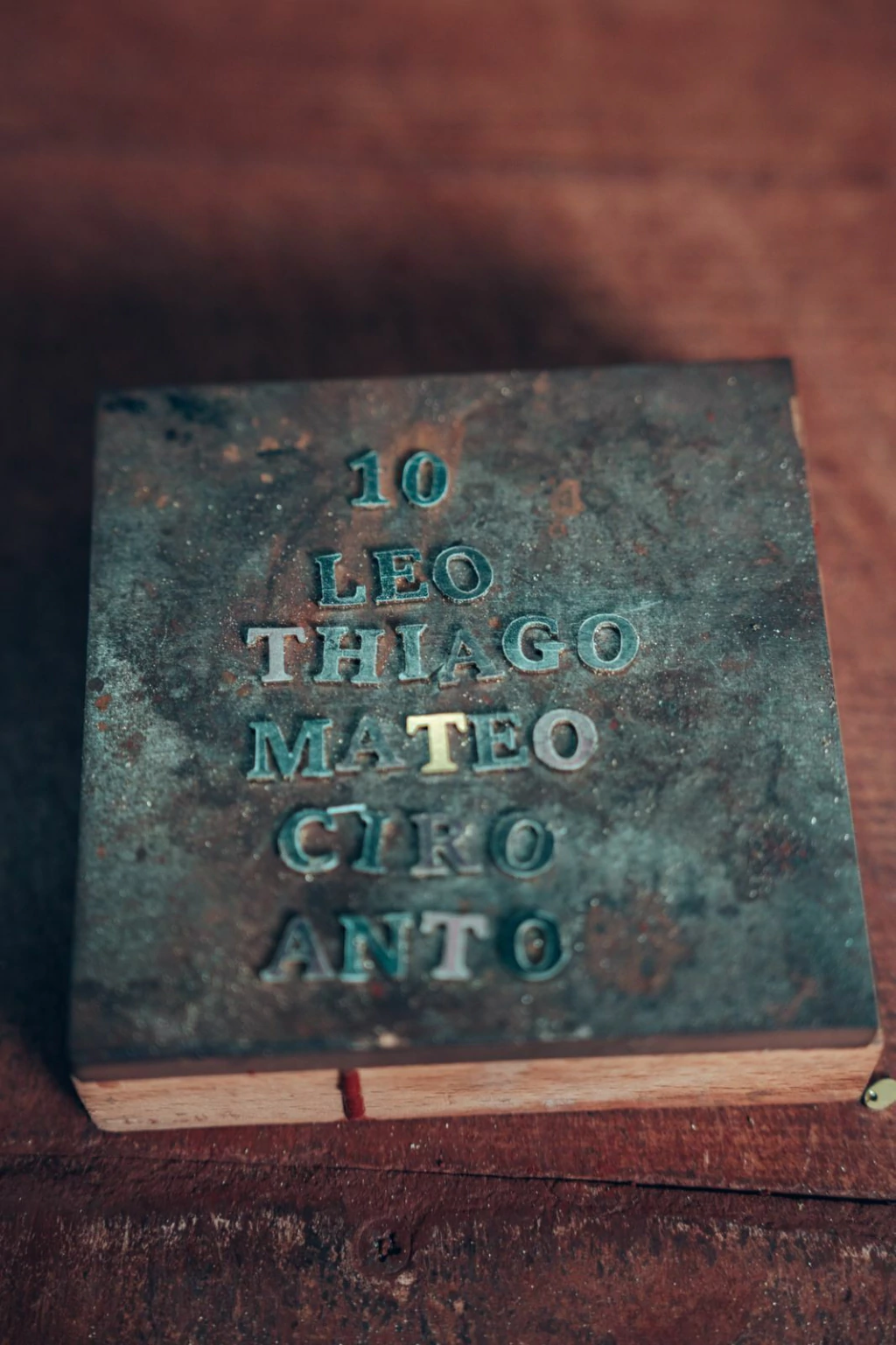 LETRAS EN BRONCE