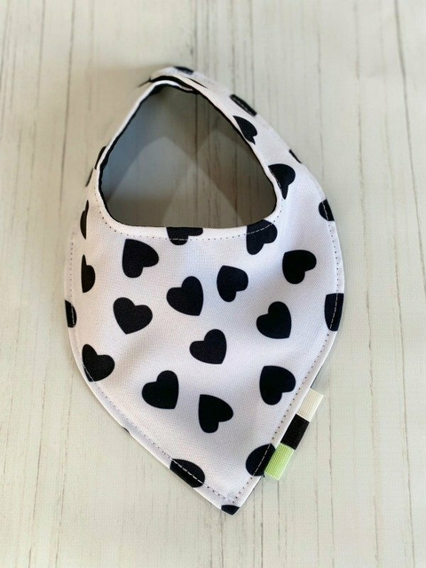 BABERO BANDANA CORAZON NEGRO