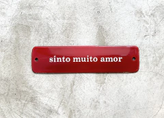 PLACA SINTO MUITO AMOR na internet