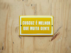 PLACA CUSCUZ É MELHOR QUE MUITA GENTE - comprar online
