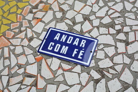 PLACA ANDAR COM FÉ