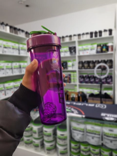 Shaker DESIGN Hulk Violeta 760ml - comprar online