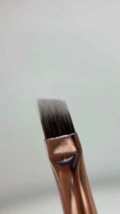 Pincel Duplo Chanfrado e Escovinha Para Sobrancelha e Cílios na internet