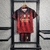 Kit Infantil AC Milan I Home 23/24 - Camisa oficial AC Milan para crianças - Roupa de futebol para os pequenos torcedores - Presente perfeito para fãs do AC Milan - Conjunto infantil de alta qualidade - Estilo e conforto para os jovens atletas - Disponíve