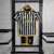 Kit Infantil Juventus I Home 23/24 - Camisa oficial Juventus para crianças - Conjunto de futebol Juventus para meninos - Roupas de time Juventus para pequenos torcedores - Camiseta Juventus I Home 23/24 para crianças - Presente perfeito para fãs da Juvent