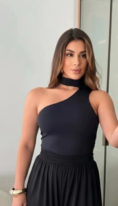 Blusa Choker na internet