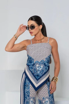 Conjunto Fendi – Elegância Estampada com Sofisticação Mediterrânea na internet