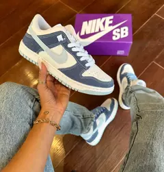 NIKE DUNK LOW GLITTER BLUE en internet