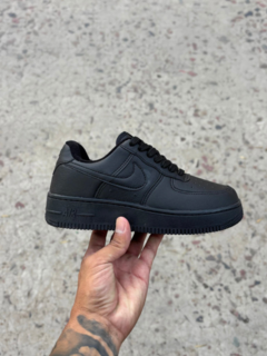NIKE AIR FORCE 1 NEGRO