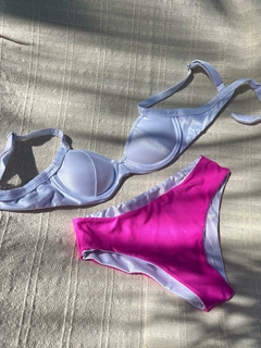 BIQUÍNI MEIA TAÇA BRANCO C/ ROSA - comprar online