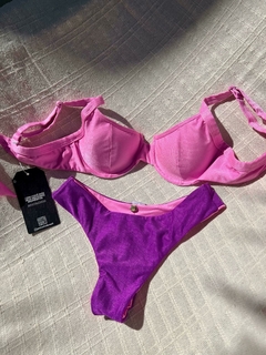 BIQUÍNI MEIA TAÇA SEMI FIO ROSA C/ ROXO