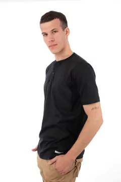 REMERA CON BOTONES