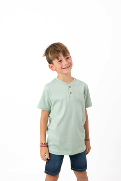 REMERA CON BOTONES - comprar online