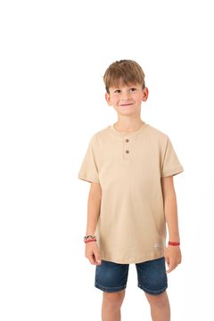 REMERA CON BOTONES - comprar online