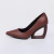 Dara - Scarpin Feminino Salto Geométrico Bico Fino Marrom - Not-Me Shoes - Fábrica Própria de Calçados Femininos