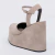 Lima - Sandália Feminina Anabela Camurça Fivela Cinza - Not-Me Shoes - Fábrica Própria de Calçados Femininos