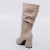 Europa - Bota Feminina de Camurça Salto Bloco Bico Fino Cinza - Not-Me Shoes - Fábrica Própria de Calçados Femininos