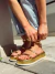 Sandália Papete Dourada Plataforma Flatform Tiras Finas Fechamento Fivela Not-me Shoes
