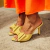 Itália - Mule Feminino Aplicação Em Laço Bico Fino Amarelo