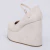 Cairo - Sandália Feminina Anabela Plataforma Fechada Off-white - Not-Me Shoes - Fábrica Própria de Calçados Femininos