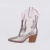 Luna - Bota Feminina Bico Fino Salto Grosso Cano Baixo Prata Velho/Off-white na internet