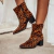 Montana - Bota Feminina Salto Bloco Cano Curto de Zíper Onça