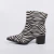 Montana - Bota Feminina Salto Bloco Cano Curto de Zíper Zebra na internet