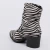 Montana - Bota Feminina Salto Bloco Cano Curto de Zíper Zebra - Not-Me Shoes - Fábrica Própria de Calçados Femininos