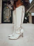 Morgana - Bota Feminina Bico Fino Salto Alto Aplicação Off-White - loja online