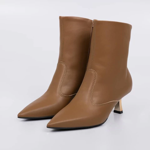 Samara - Bota Feminina Cano Médio Salto Baixo Marrom Claro - comprar online