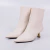 Samara - Bota Feminina Salto Baixo Zíper Aplicação Off-white - comprar online