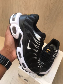 Nike TN preto com branco