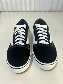 Vans Old Preto/Branco na internet
