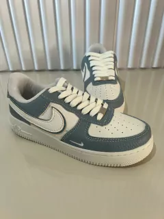 Air Force AF1 - Couro banco e azul na internet
