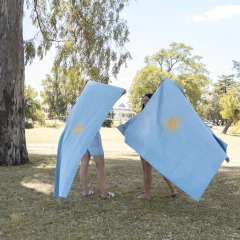 Lona Argentina en internet