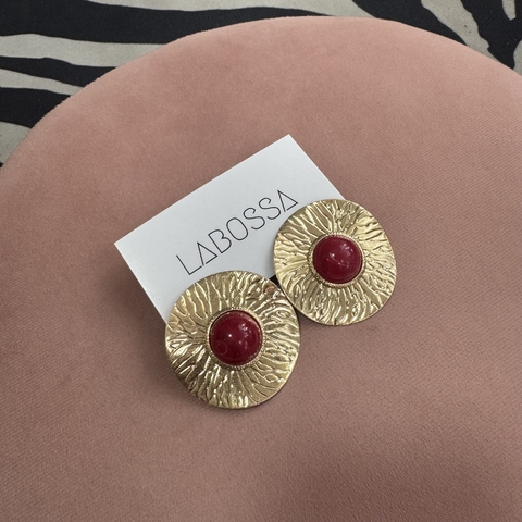 Brinco Max Botão c/ Resina Dourado/Vermelho Lira - comprar online