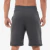 Vista traseira de bermuda moletom masculina na cor chumbo