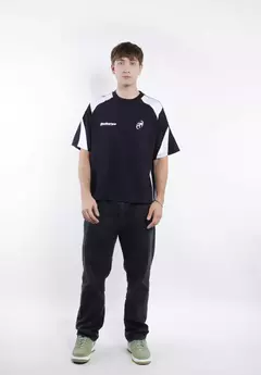 REMERA BOXY FIT RECHARGE CLASIC NEGRA en internet