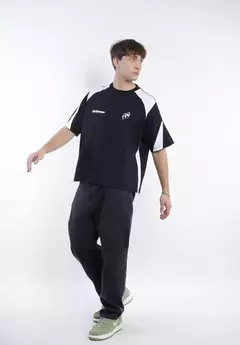 REMERA BOXY FIT RECHARGE CLASIC NEGRA