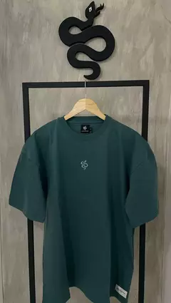 REMERAS ESSENTIALES OVER en internet