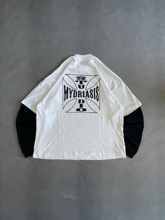 Remera Boxy Fit Doble Manga "Cross" Blanca - comprar online