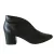 Descubra o equilíbrio perfeito entre elegância e conforto com a bota Zambeze de couro preto. Com salto de 5 cm e corte em V, ela acentua a feminilidade sem sacrificar o conforto. Ideal para o trabalho, eventos ou passeios, adapta-se perfeitamente à sua ro