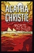 Capa do livro "Morte no Nilo" de Agatha Christie, apresentando pirâmides, um rio e um pôr do sol dramático.