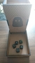 A torre de dados é usada em Zardox com o mesmo objetivo dos RPGs. Mantém mais o equilíbrio nas jogadas de dados entre os participantes sem desorganizar as peças do tabuleiro.