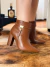 BOTA VIZZANO CANO CURTO SALTO GROSSO COM DETALHE - comprar online